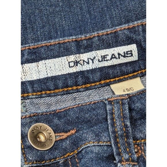 DKNY Womens Size 4 Short Pockets SOHO Bootcut Whiskered Denim Blue Jeans - Picture 4 of 11